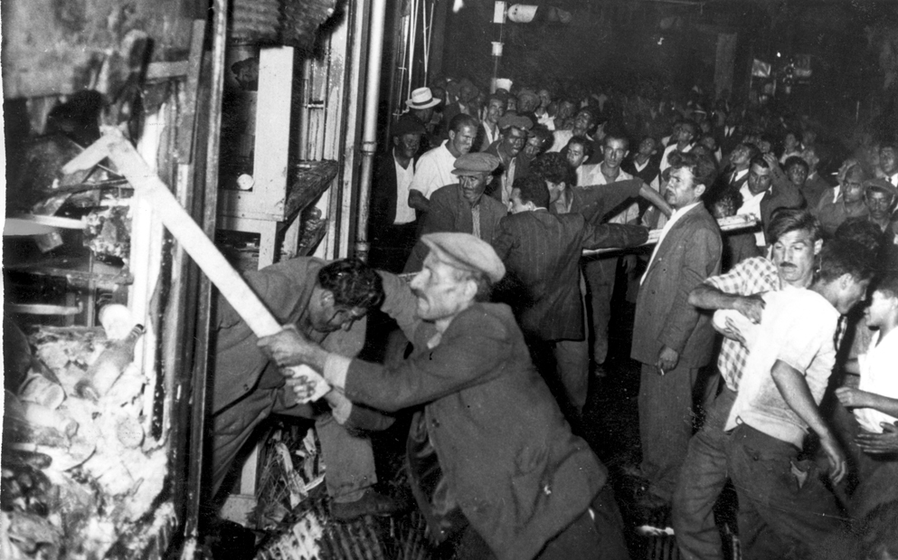 “Vur dediler vurduk, kır dediler kırdık